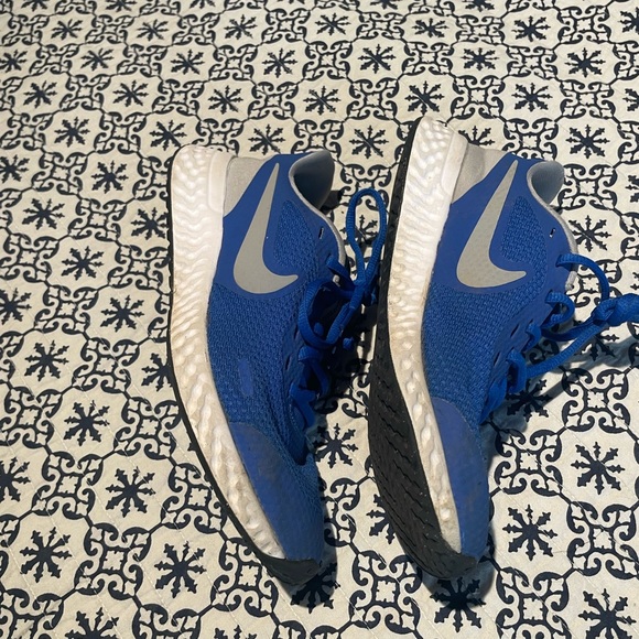 Nike Revolution boys athletic shoe - Picture 7 of 8